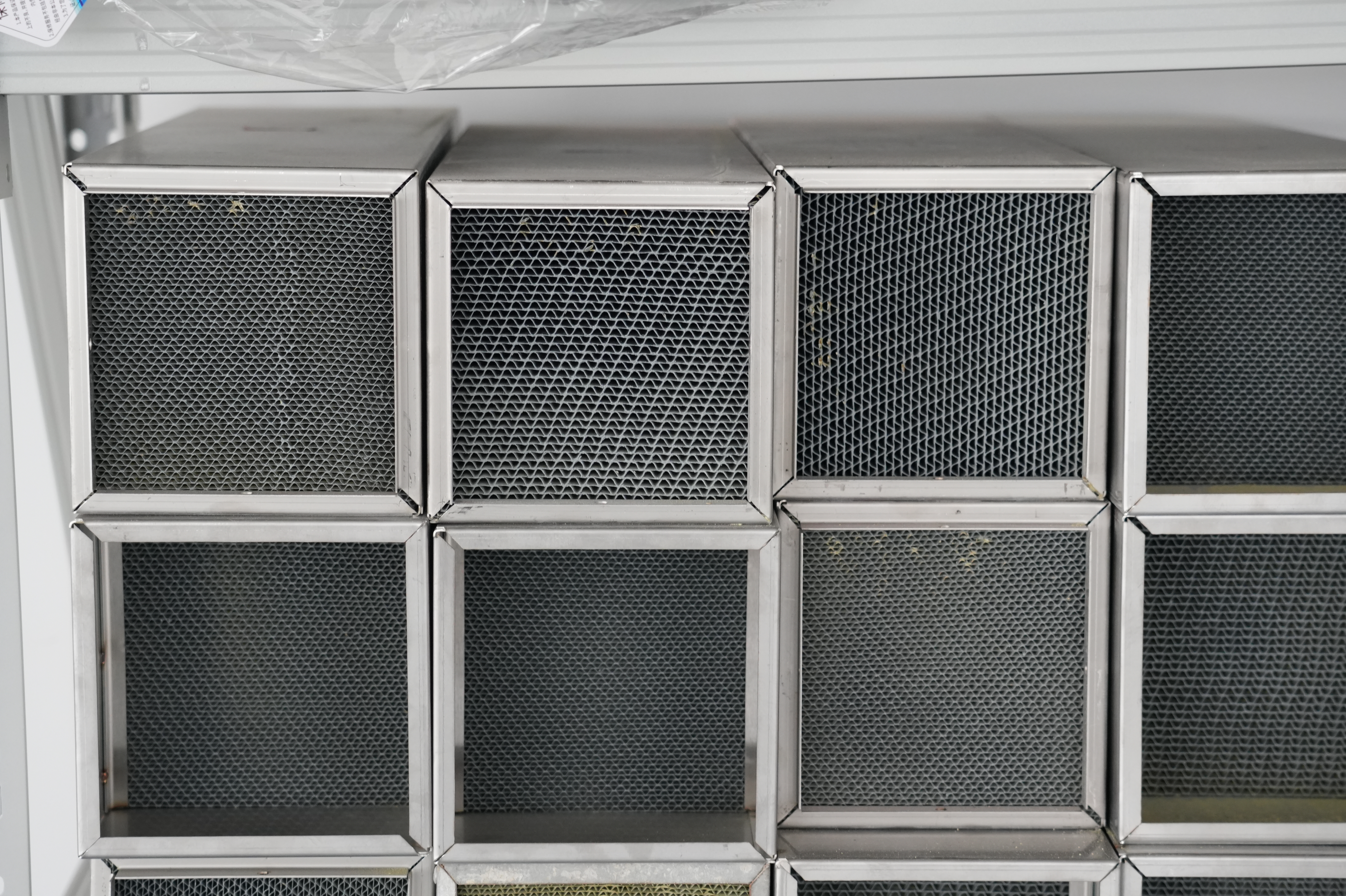 Blog perusahaan terbaru tentang Optimasi Proses Kimia halus: Konsistensi Katalis Pembersihan Etilena dalam Penghapusan Kekotoran untuk Produksi Gas Berkesehatan Tinggi